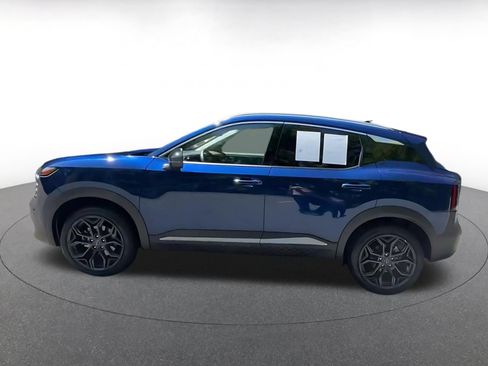 Used 2026 Nissan Kicks SR FWD image 8