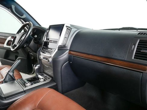 Used 2021 Toyota Land Cruiser image 23