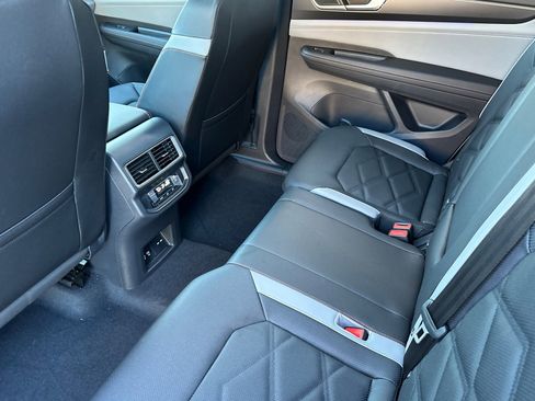 New 2025 Volkswagen Atlas Peak Edition SE image 9