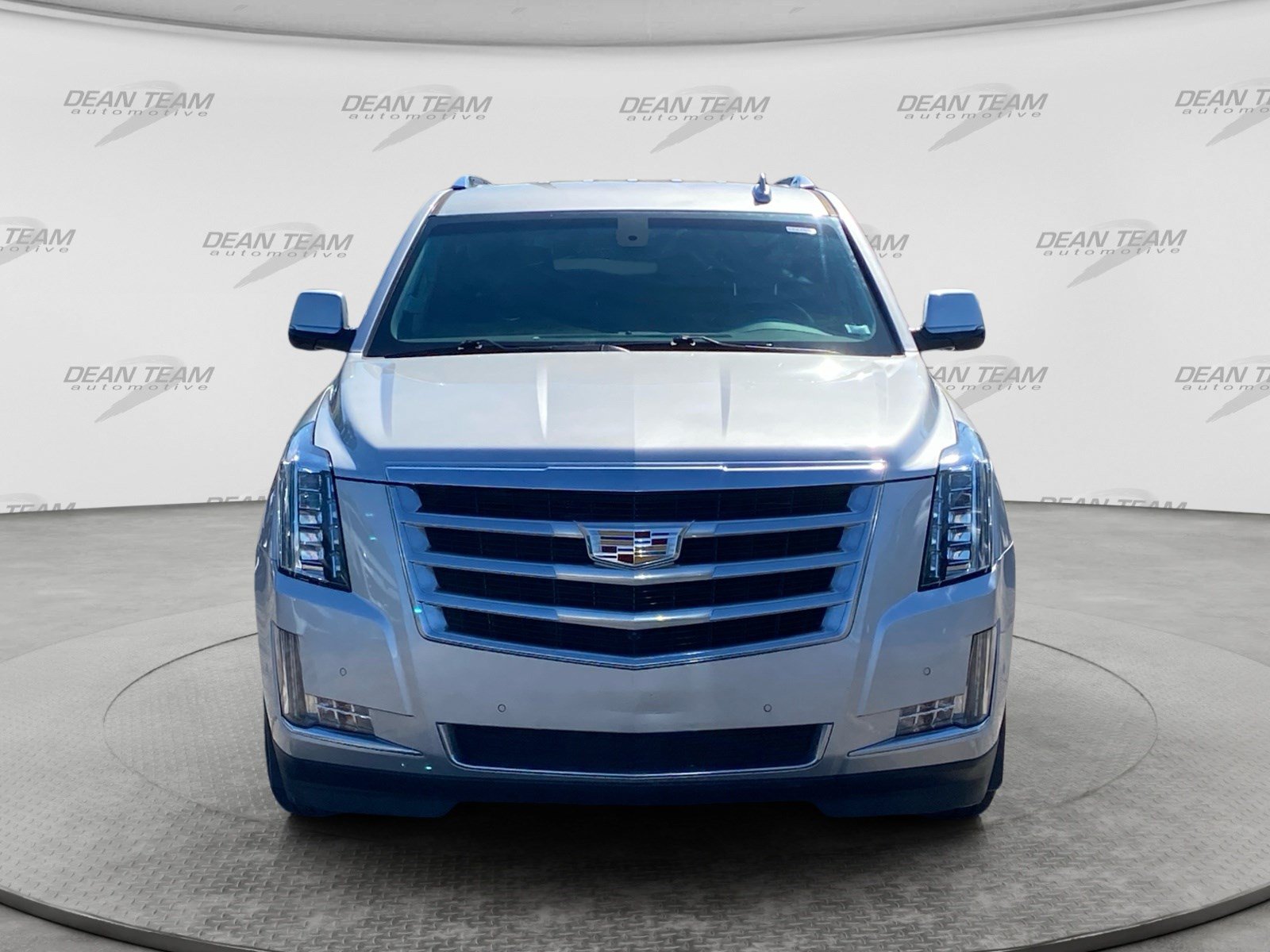 Used 2018 Cadillac Escalade 4WD image 2