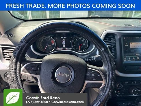 Used 2016 Jeep Cherokee Trailhawk AWD/4WD image 14