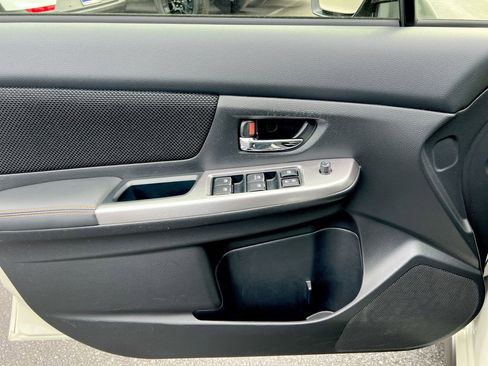 Used 2017 Subaru Crosstrek 2.0i Premium image 18