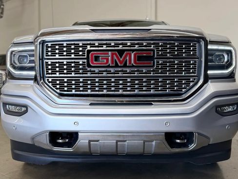 Used 2017 GMC Sierra 1500 Denali w/ Denali Ultimate Package AWD/4WD image 5