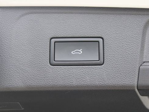 Certified 2025 Volkswagen Atlas SEL Premium R-Line image 32