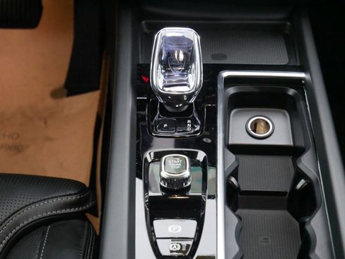 New 2026 Volvo XC60 B5 Ultra w/ Climate Package AWD/4WD image 8