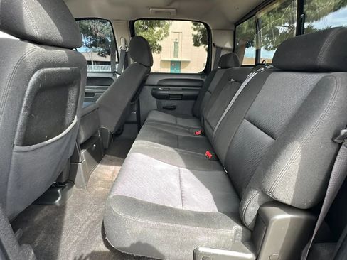Used 2011 Chevrolet Silverado 2500 LT w/ Interior Plus Package AWD/4WD image 11