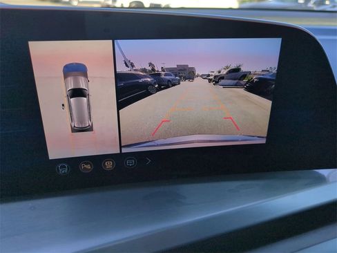 Used 2026 Cadillac Vistiq Premium Luxury image 14