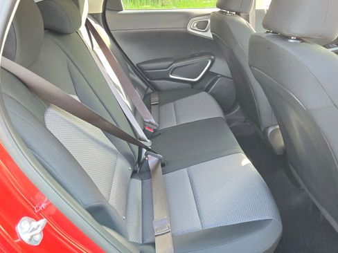 Used 2025 Kia Soul LX w/ LX Technology Package FWD image 10