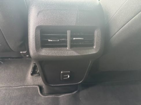 Used 2023 Chevrolet Equinox LT image 29