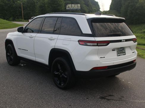 Used 2024 Jeep Grand Cherokee Limited w/ Black Appearance Package AWD/4WD image 6
