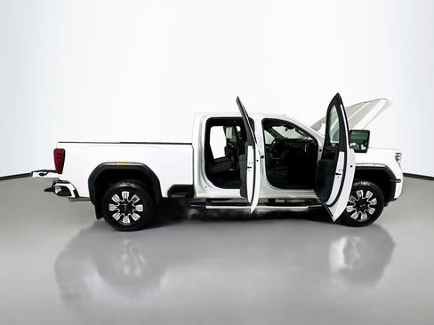 Used 2024 GMC Sierra 3500 Denali w/ Technology Package AWD/4WD image 22