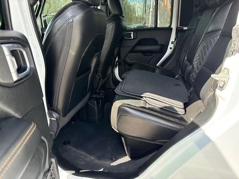 Used 2021 Jeep Gladiator Overland image 26