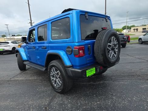 Used 2025 Jeep Wrangler Unlimited Sahara w/ Safety Group AWD/4WD image 5
