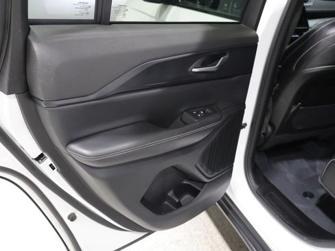 Used 2023 Jeep Grand Cherokee Altitude AWD/4WD image 19
