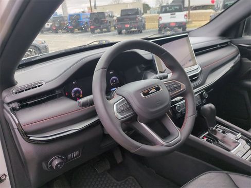 Used 2025 Jeep Compass Trailhawk w/ Trailhawk Elite Group image 16