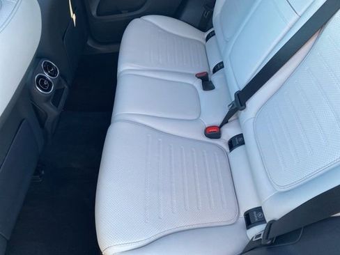 Used 2025 Mercedes-Benz GLC 300 4MATIC image 35