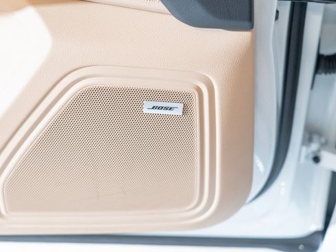Certified 2026 Porsche Macan AWD/4WD image 18