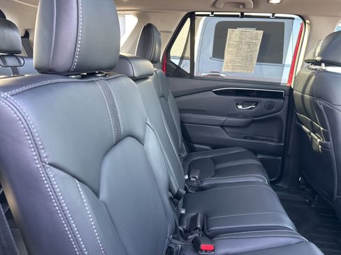 Used 2023 Honda Pilot Touring image 32