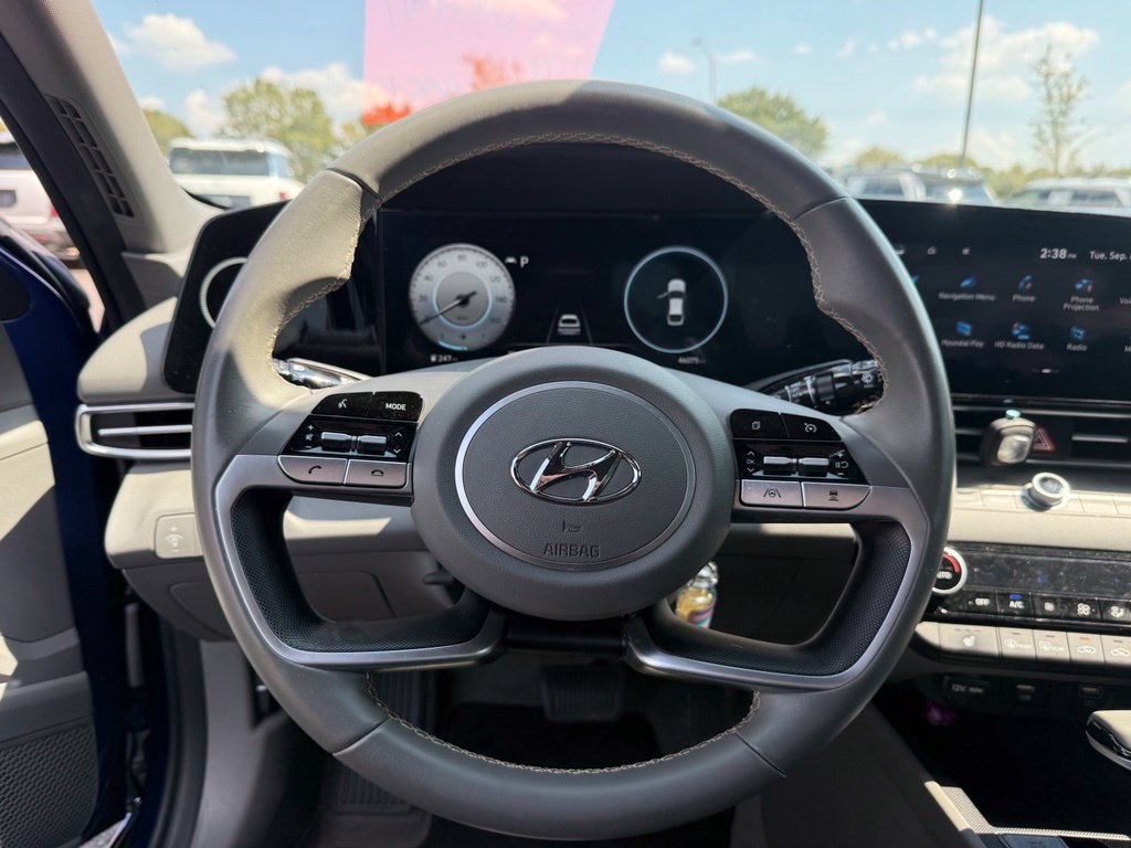 Used 2023 Hyundai Elantra SEL w/ Convenience Package FWD image 13
