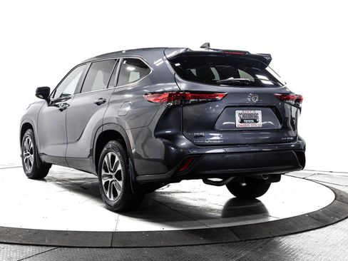 Certified 2023 Toyota Highlander XLE image 10