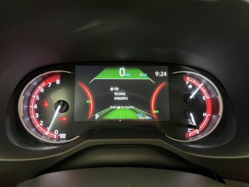 Used 2025 Toyota RAV4 XLE FWD image 25