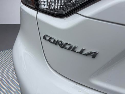 Used 2021 Toyota Corolla LE w/ Carpet Mat Package (TMS) FWD image 11