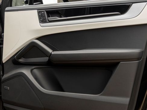 New 2025 Porsche Cayenne E-Hybrid Coupe AWD/4WD image 42