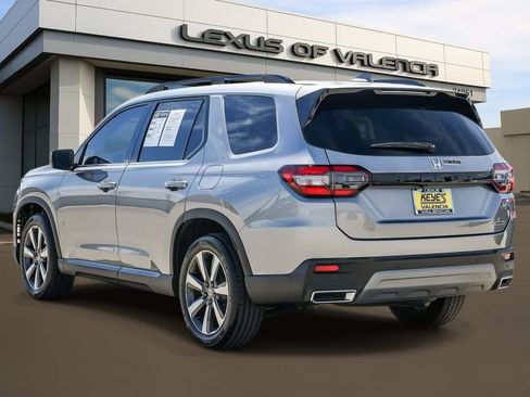 Used 2023 Honda Pilot Touring image 2