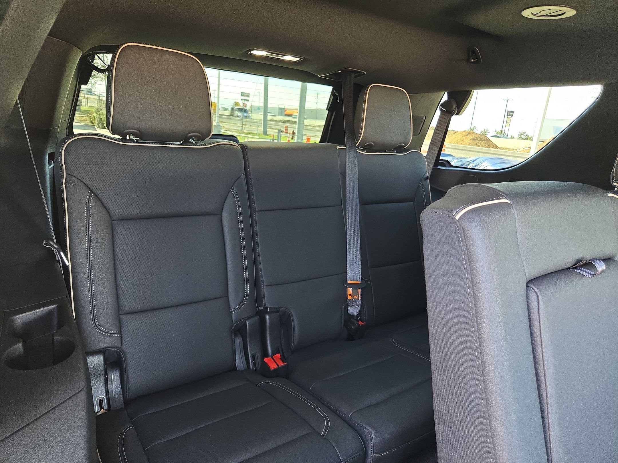 Certified 2022 GMC Yukon SLT w/ SLT Luxury Package AWD/4WD image 24