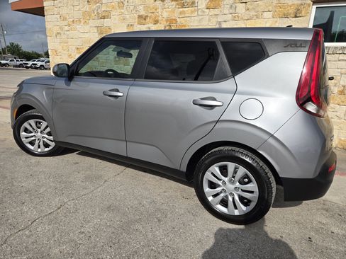 Used 2022 Kia Soul LX FWD image 3