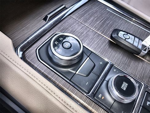 Used 2022 Ford Expedition Limited image 20