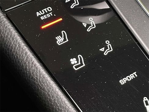 Used 2025 Porsche Macan image 33