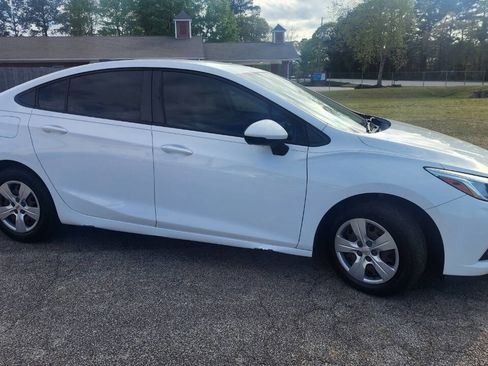 Used 2018 Chevrolet Cruze LS image 9