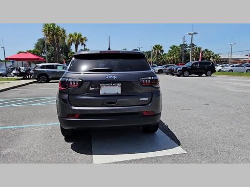 Used 2022 Jeep Compass Latitude image 28