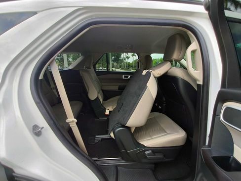 Used 2020 Ford Explorer XLT RWD image 34