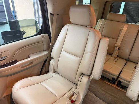 Used 2013 Cadillac Escalade Luxury AWD/4WD image 37