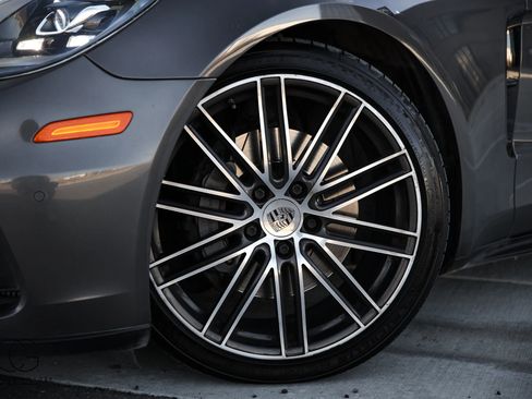 Used 2018 Porsche Panamera 4S image 8