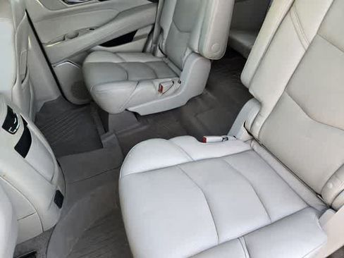 Used 2019 Cadillac Escalade Luxury RWD image 13
