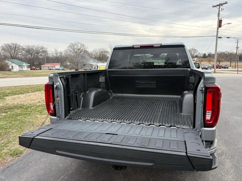 Used 2025 GMC Sierra 1500 SLT image 5