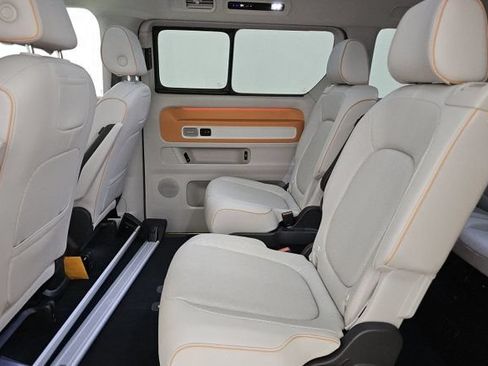 Used 2025 Volkswagen ID. Buzz 1st Edition AWD/4WD image 4