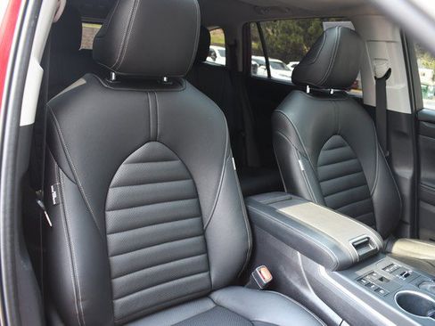 Used 2023 Toyota Highlander XLE AWD/4WD image 27