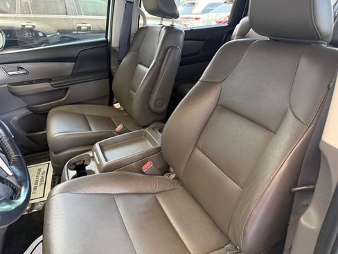 Used 2016 Honda Odyssey Touring Elite image 6
