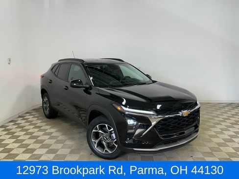 Certified 2025 Chevrolet Trax LT w/ Driver Confidence Package FWD image 3