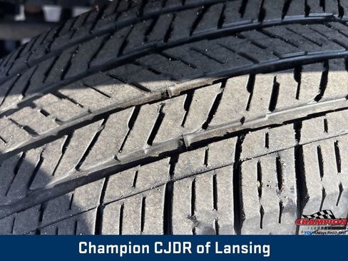 Used 2022 Jeep Gladiator Sport image 3