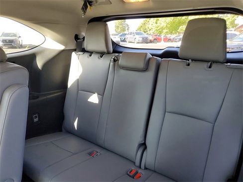 Used 2023 Toyota Highlander Limited image 11