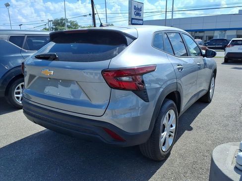 Used 2026 Chevrolet Trax LS w/ Driver Confidence Package FWD image 3