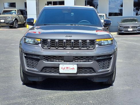 Used 2026 Jeep Grand Cherokee L 2WD image 2