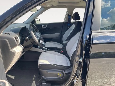 Used 2025 Hyundai Venue SEL FWD image 9