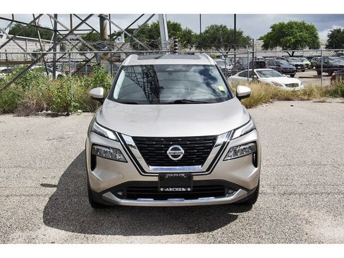 Used 2021 Nissan Rogue Platinum FWD image 2