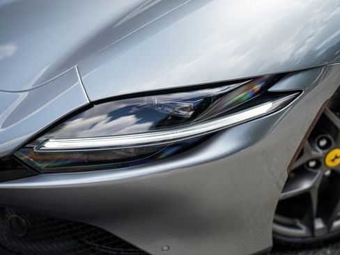 Used 2021 Ferrari Roma image 3